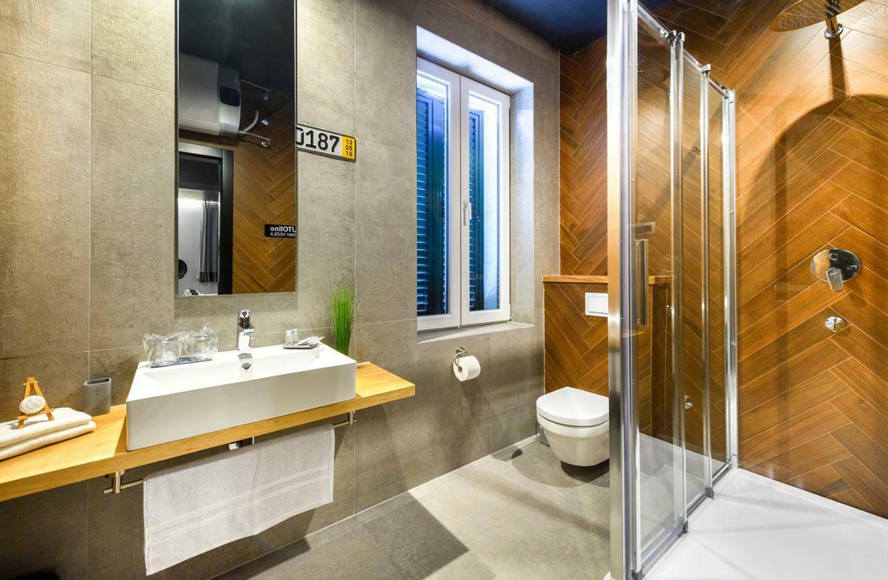 Split Industrial Design Rooms Exterior foto