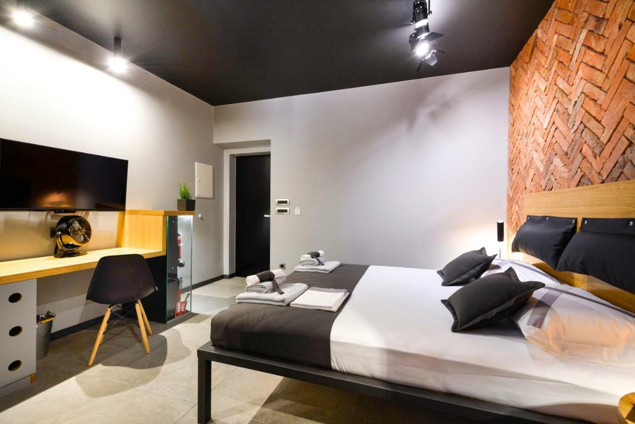 Split Industrial Design Rooms Exterior foto