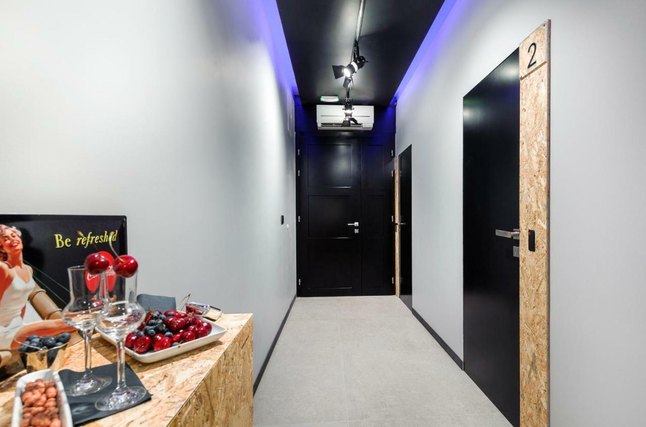 Split Industrial Design Rooms Exterior foto